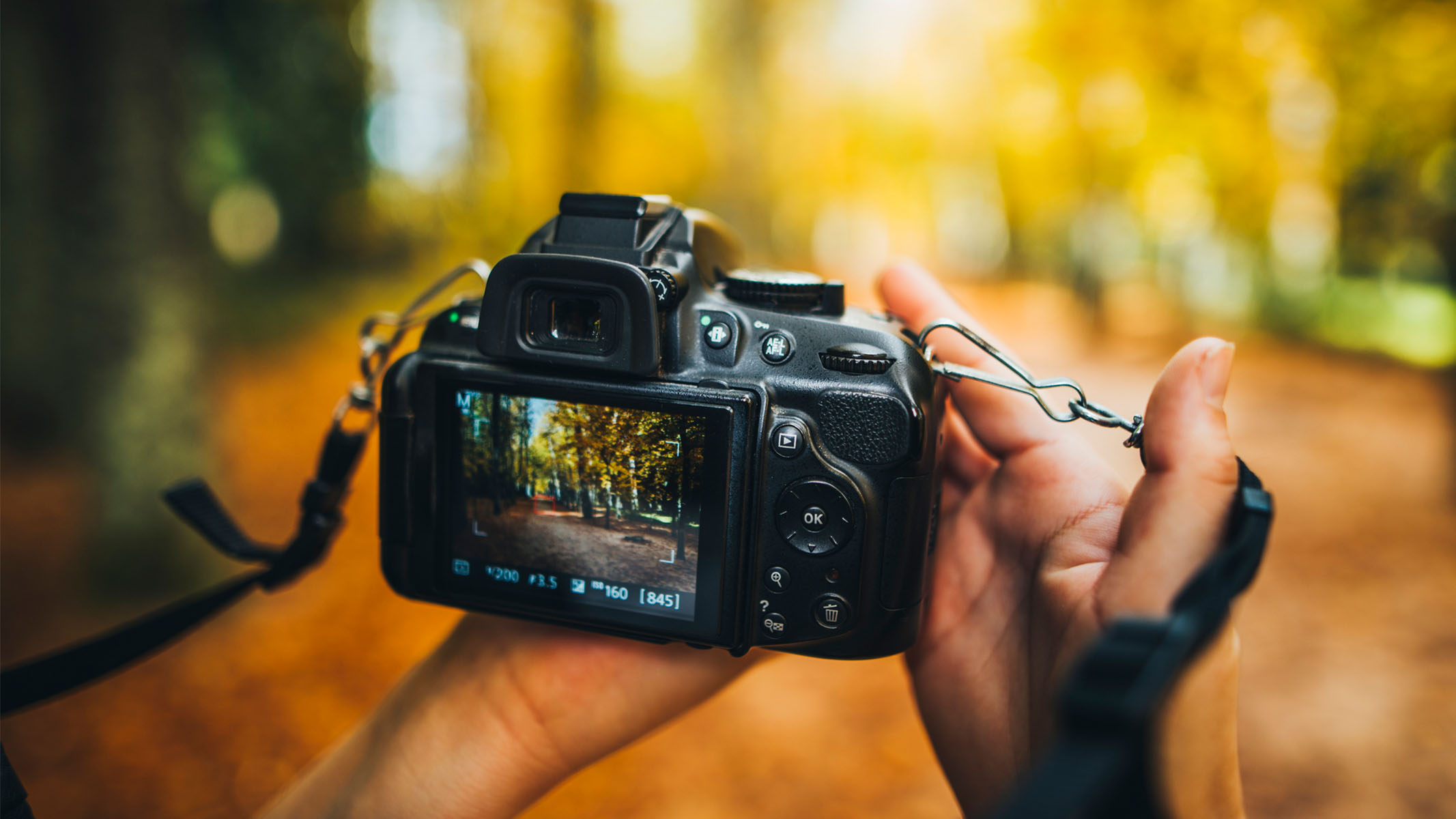 Unveiling Excellence: Key Features That Make a DSLR Camera Outstanding